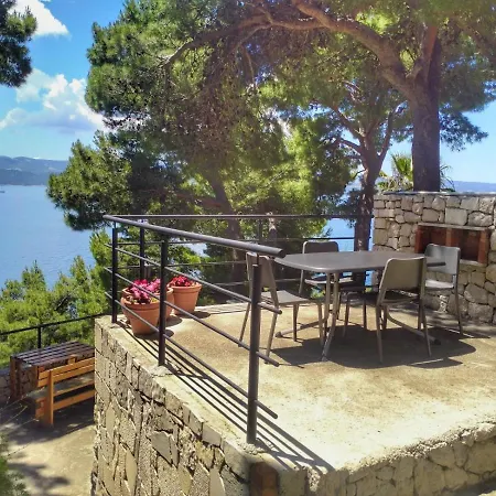 Minimalistic Oasis By The Sea In Stanici *